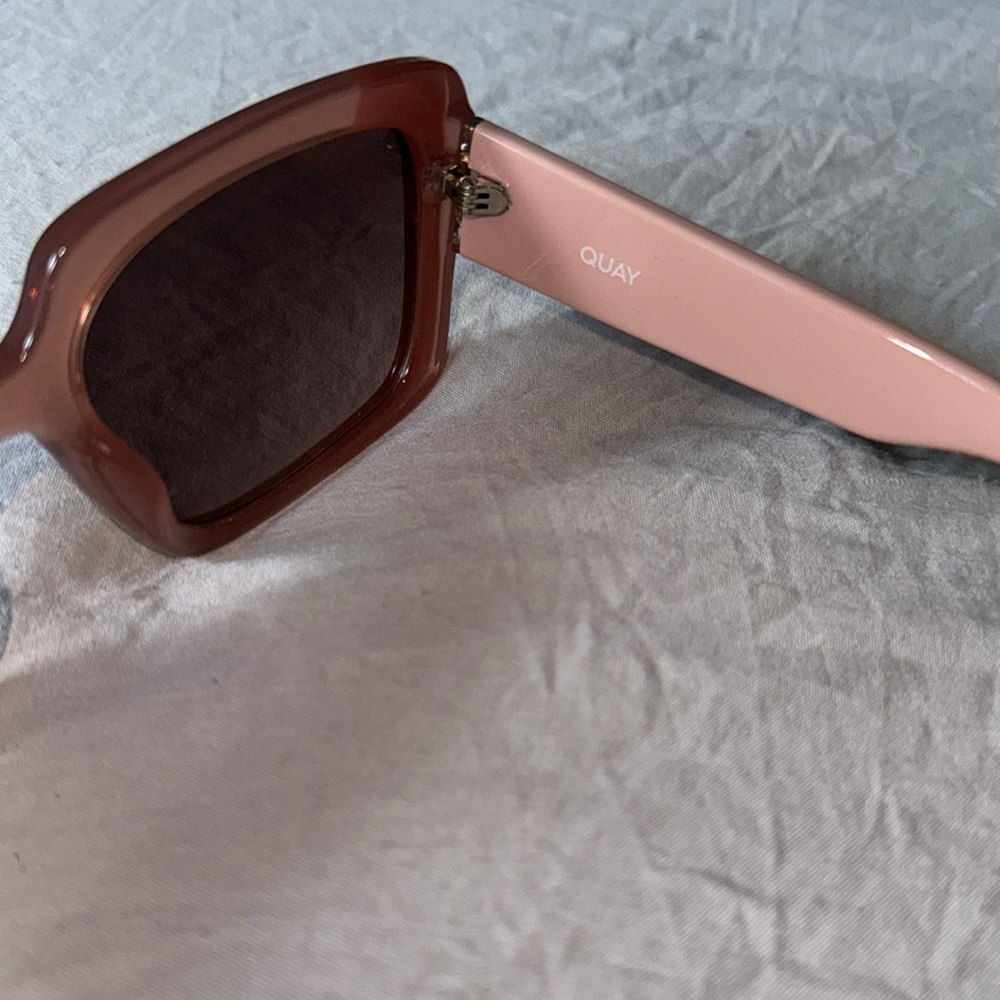 Quay pink total vibe sunglasses - Picture 4 of 5